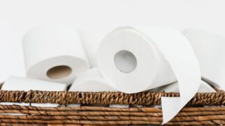 Entenda o porquê você deve trocar o rolo de papel higiênico sempre que for para um hotel