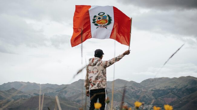 Entre os sítios históricos do Peru estão Peñico, Machu Picchu e Linhas de Nazca