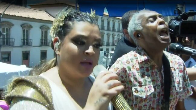 Preta Gil se apresentou ao lado do pai em Carnaval do Rio