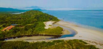 O paraíso escondido no litoral de SP com praias, cavernas e floresta