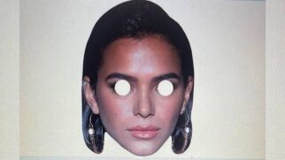Com máscaras de Bruna Marquezine, torcedores rubro-negros querem desconcentrar camisa 10 do Santos