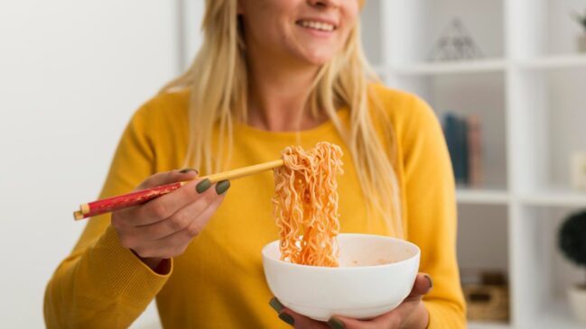 Uma pesquisa mostra a ligação entre o alto consumo de macarrão instantâneo e a síndrome cardiometabólica, síndrome que aumenta as chances de infarto e derrame