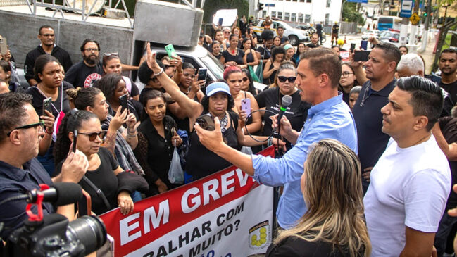 Engenheiro Daniel sancionou uma Lei Complementar que ajusta o salário dos servidores em Taboão da Serra, na Grande São Paulo