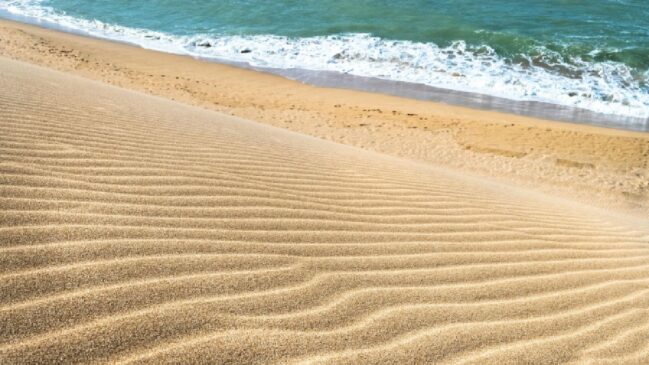 Areia da praia muda conforme os mistérios geológicos abaixo dela