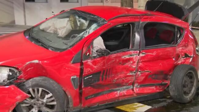 Motorista do veículo foi socorrido e levado ao pronto-socorro
