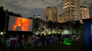 Projeto Cine na Praça promove sessões gratuitas de cinema ao ar livre em Mogi das Cruzes