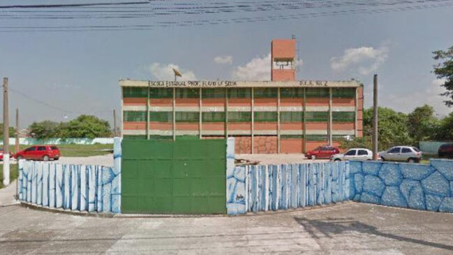Adolescente teve o dedo médio decepado durante suposta 'brincadeira' entre colegas