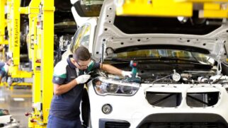 Isenção estará disponível apenas para veículos elétricos, híbridos e híbridos plug-in desmontados
