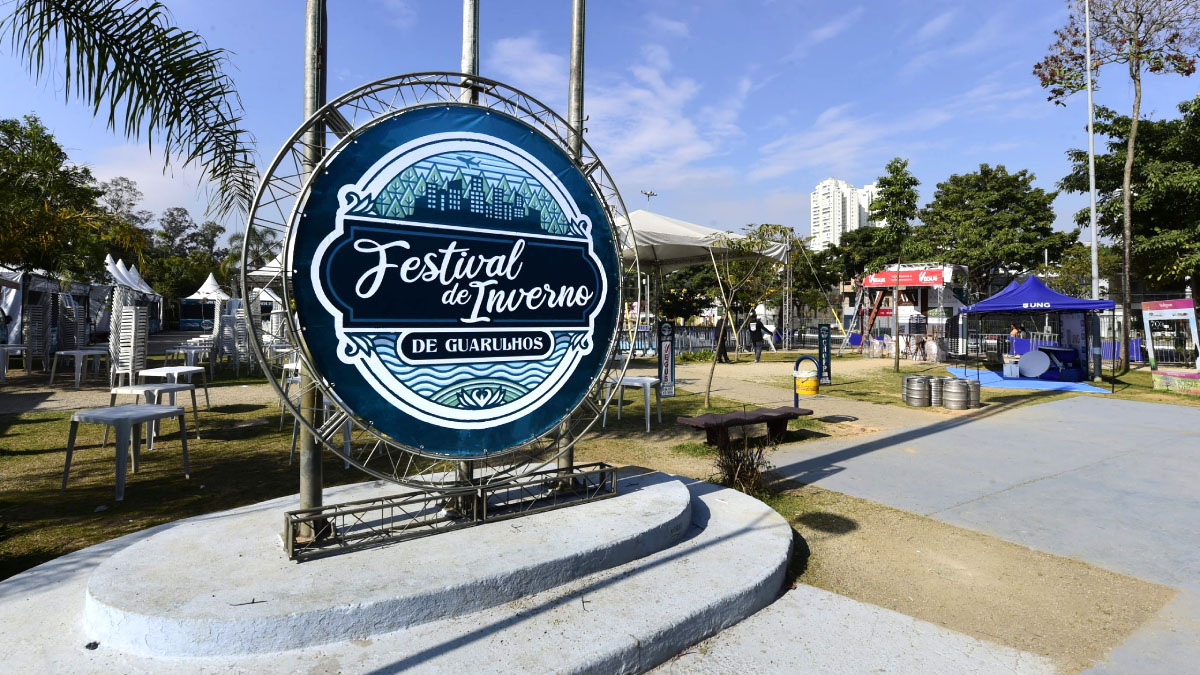 Mais de 15 expositores participam da feira, com opções que vão de hambúrgueres e parmegianas a costela, churros e doces variados