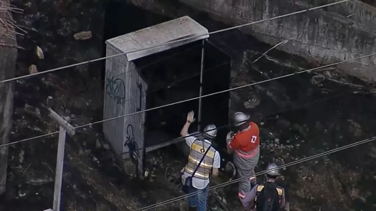 Caixa de sinalização pegou fogo entre as estações Itaim Paulista e Jardim Helena-Vila Mara