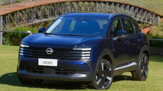 Sob o capô, a variante mantém o motor 1.0 com injeção direta e turbocompressor