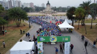 Corrida premia competidores com medalha, troféu e dinheiro