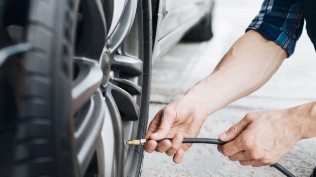 Não descuide! Calibrar os pneus corretamente é crucial para economizar gasolina e manter seu carro estável.