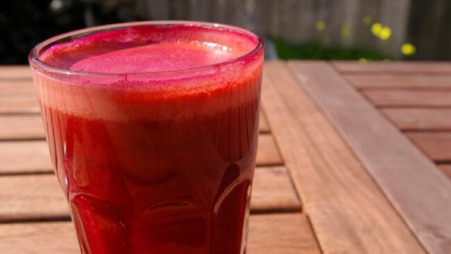 O suco de beterraba é ótimo para controlar pressão sanguínea. Imagem: freshtopia.net/Flickr