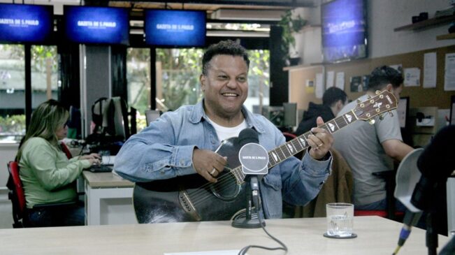 O cantor e compositor Marcelo Mira, da banda Alma Djem