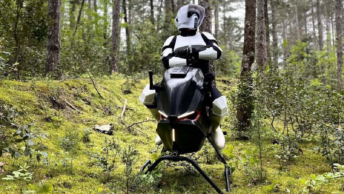 Moto voadora é projetada para transportar apenas uma pessoa e não possui hélices rotativas