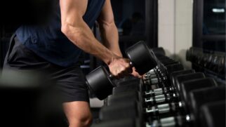 Creatina deve ser consumida diariamente, mesmo sem treinar, como forma de garantir a saturação muscular