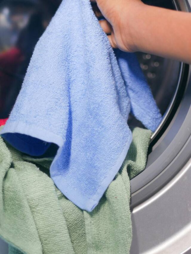 Por que as roupas encolhem na máquina de lavar?