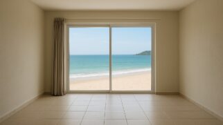 Casas fechadas, ruas silenciosas e cidades que mudam de cara fora da temporada