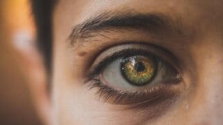 Segundo o levantamento, os olhos verdes foram os preferidos, com 20,3% dos mais de 66 mil entrevistados tendo escolhido este tom