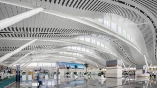 Em Yantai, os elementos desse aeroporto foram inspirados em cascos de navio de madeira que fazem referência à Rota da Seda Marítima