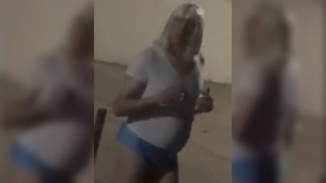 Pastor foi flagrado de peruca loira e calcinha azul