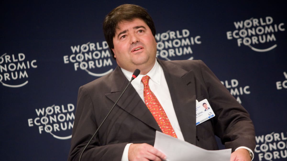 Sétimo lugar é ocupado por Pedro Moreira Salles, com R$ 38 bilhões, aumento de 5,1%. Ele é o terceiro filho de Walther Moreira Salles. Foto: World Economic/Wikimedia Commons