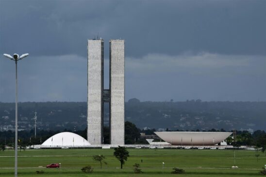 Oposição e governistas estão a ponto de trocar discursos por empurrões