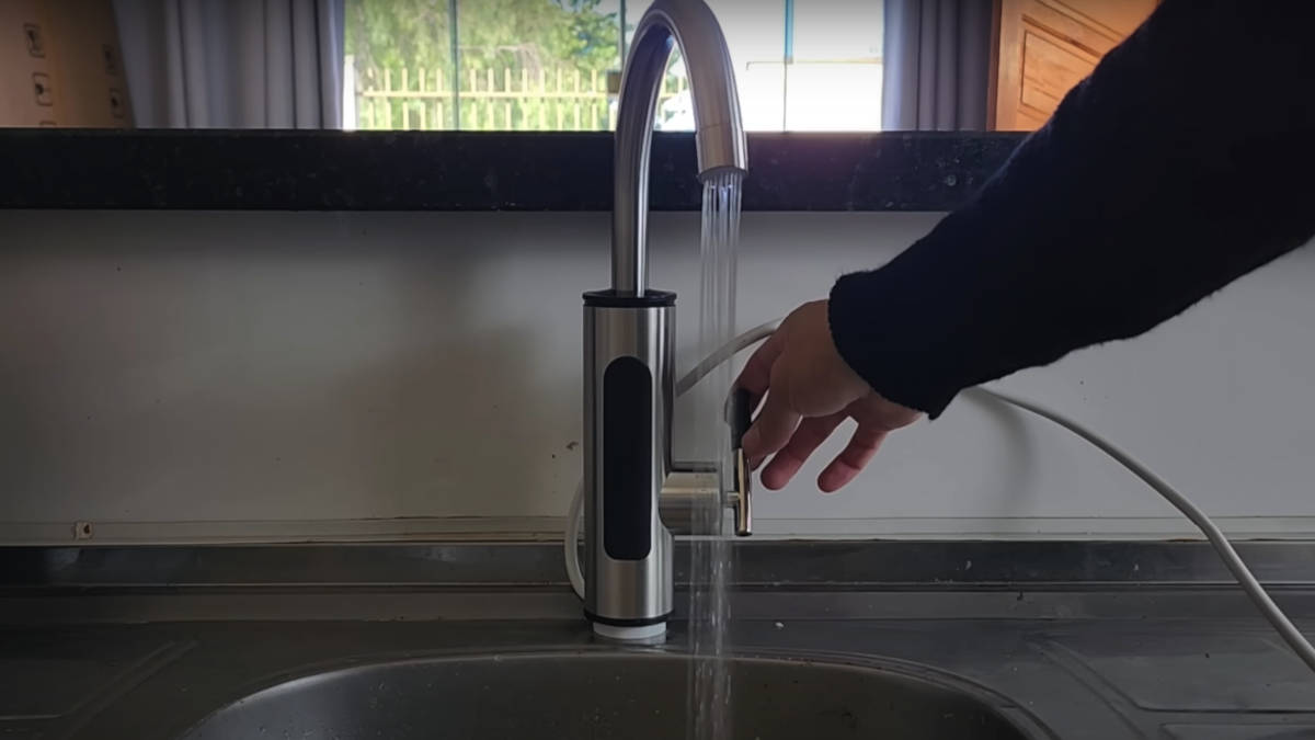 Deixe o frio para trás! Saiba tudo sobre a torneira elétrica que promete revolucionar sua cozinha no inverno.