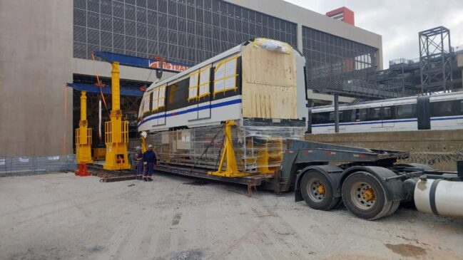 Trem chegou ao Brasil pelo Porto de Santos
