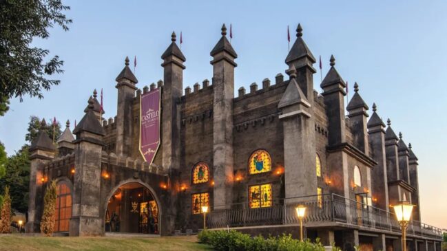 O Castelo dos Vinhas é uma das atrações turísticas mais famosas de Vinhedo