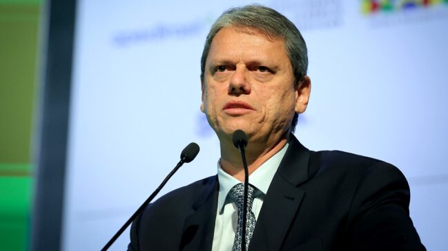 Em São Paulo, Tarcísio de Freitas (Republicanos) mantém-se estável, com cerca de 60% de aprovação