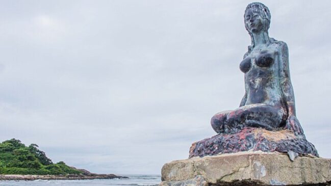 As estátuas das mulheres de areias da Praia dos Pescadores em Itanhaém inspiraram a obra da teledramaturgia de mesmo nome exibida nos anos de 1970 pela extinta TV Tupi