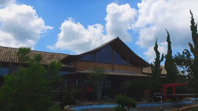 Museu fica próximo da estação Estudantes da linha 11 Coral
