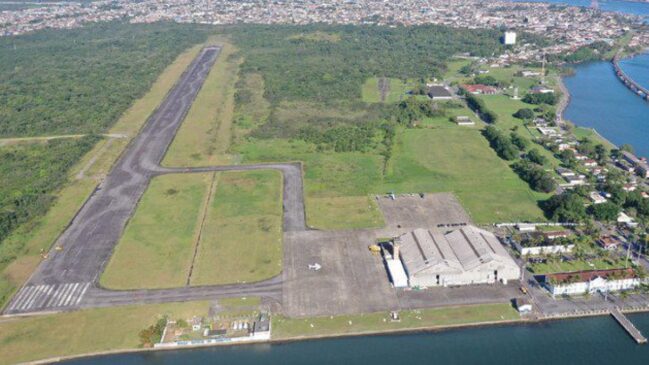 Com a conclusão prevista para 2026, o aeroporto deve receber voos comerciais regionais e atender também executivos e técnicos ligados ao setor naval