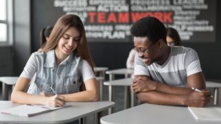Dormir mais cedo pode trazer mais bem estar, alegria, bom humor e ainda aumentar o desempenho escolar