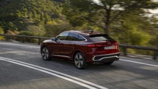 Desempenho inclui aceleração de 0 a 100 km/h em 4,5 segundos e velocidade máxima limitada a 250 km/h