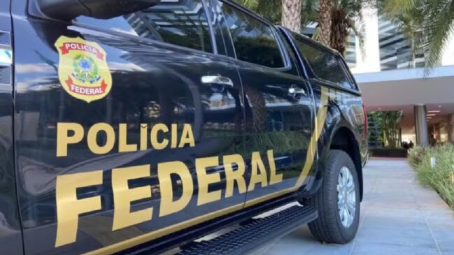 220 policiais federais e 205 policiais militares cumpriram 35 mandados de prisão temporária e 49 de busca e apreensão