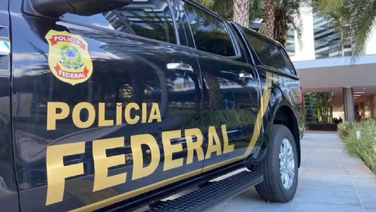 220 policiais federais e 205 policiais militares cumpriram 35 mandados de prisão temporária e 49 de busca e apreensão
