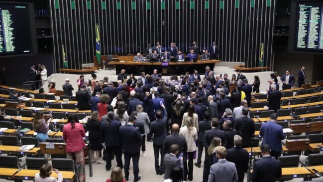 Placar foi de 311 votos favoráveis, 163 contrários e 7 abstenções
