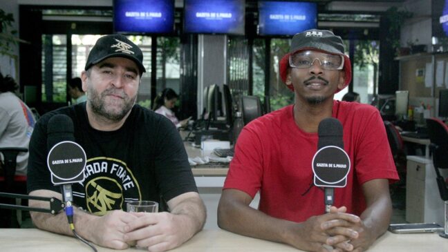 Gil Souza e Jé Versátil durante entrevista à Gazeta
