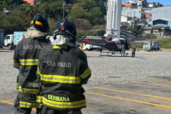 Criança caiu de uma laje de aproximadamente 9 metros de altura nesta segunda-feira e foi socorrida pelo Corpo de Bombeiros