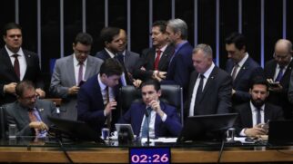 Nova emenda protege políticos de sofrer investigações sem aval do parlamento