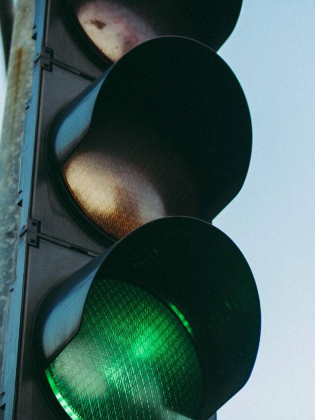 O que significa a 4ª luz nos semáforos e por que vai ser adicionada?