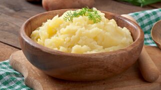 Com essas dicas, o purê de batatas deixa de ser apenas um simples acompanhamento e passa a ser a estrela do prato digno das cozinhas mais refinadas do mundo.