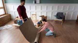 Evite dores de cabeça: o que você precisa saber sobre a instalação do piso autocolante.