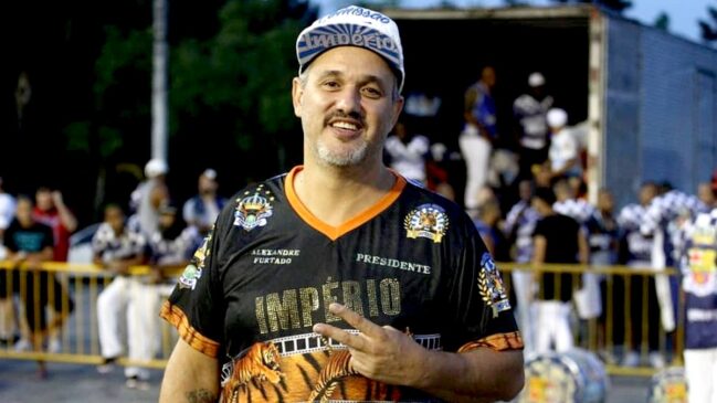 Alexandre Constantino Furtado, conhecido como Teta, é presidente da escola de samba Império de Casa Verde
