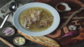 Conheça a sopa de ossos que divide opiniões entres especialistas