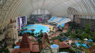A China virou sinônimo de tecnologia. Esse edifício recebe 50 mil pessoas por dia