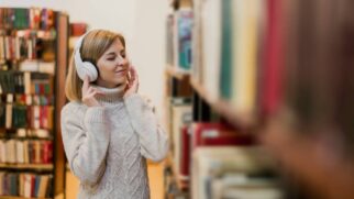 Estudos mostram que a leitura auto-ritmada ajuda a reter até 13% mais informações do que ouvir o mesmo conteúdo